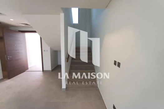 Single Row 2BR | Luxury Living | Prime Location