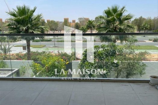 Single Row | Middle Unit | Private Garden