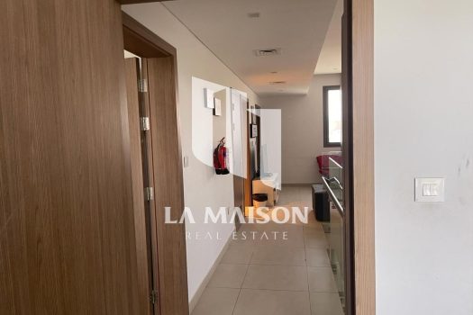 Single Row | Middle Unit | Private Garden