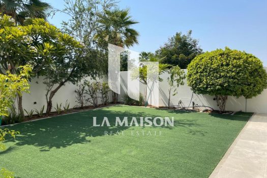 Single Row | Middle Unit | Private Garden