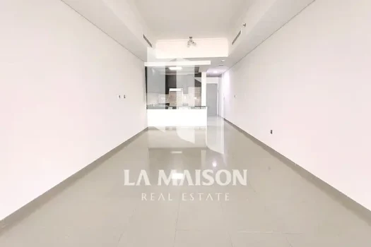 Full Lake View | Spacious ST | Rent Refund