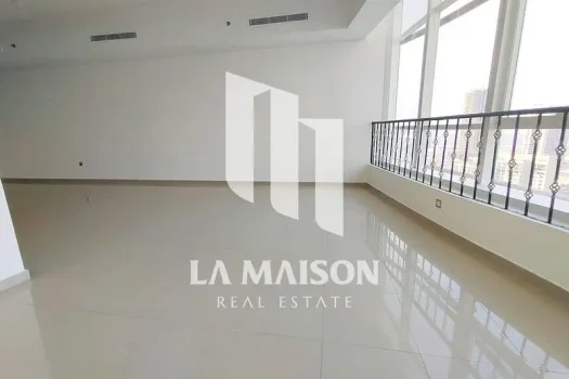 Full Lake View | Spacious ST | Rent Refund