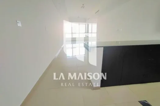 Full Lake View | Spacious ST | Rent Refund