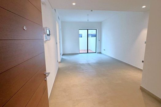 Single Row Mid | Elegant Living | Big Yard