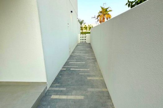 Single Row Mid | Elegant Living | Big Yard