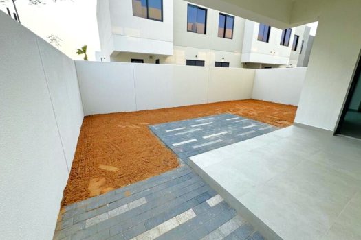 Single Row Mid | Elegant Living | Big Yard