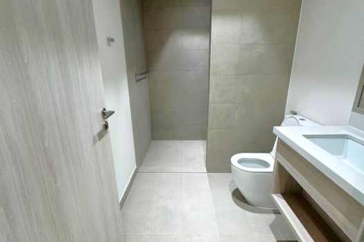 Single Row Mid | Elegant Living | Big Yard