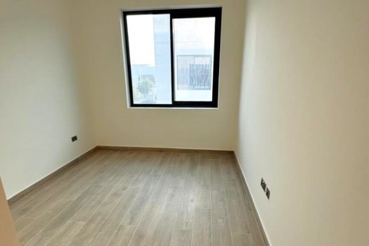 Single Row Mid | Elegant Living | Big Yard