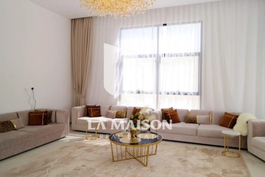 High Ceiling | Luxurious Living 5BR | Single Row