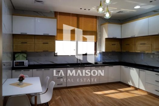 EXCLUSIVE | Single Row | Corner | High Ceiling