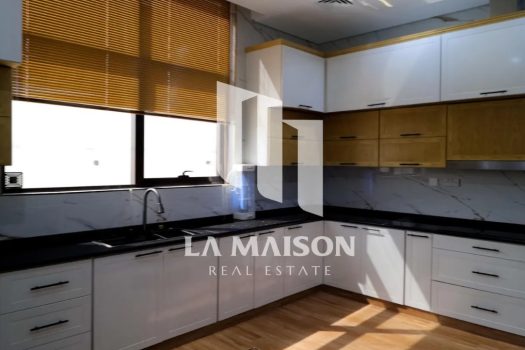 High Ceiling | Luxurious Living 5BR | Single Row